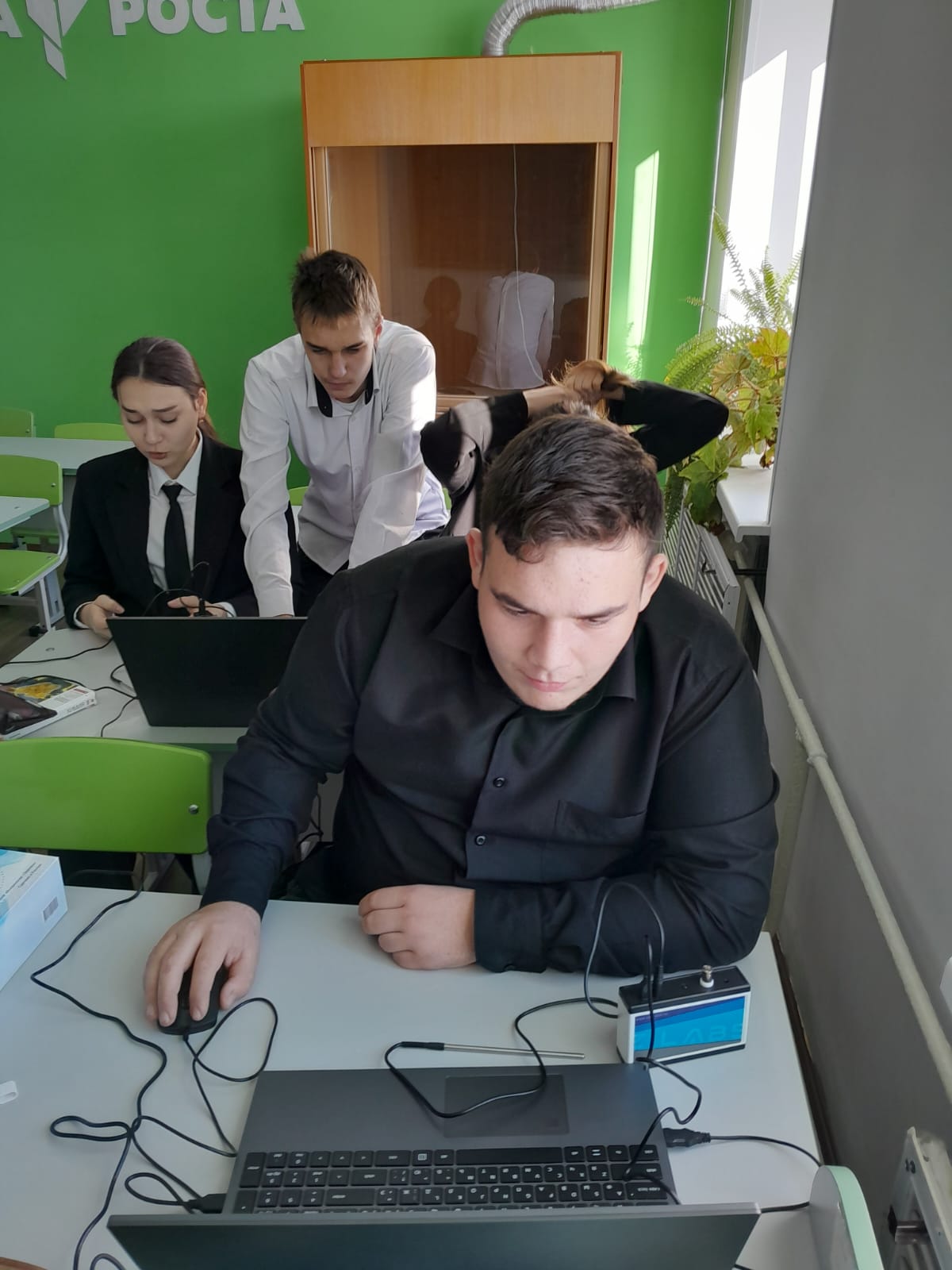 Измерение влажности почвы  датчиком влажности цифровой лаборатории «Точка роста» 20.11.2024.